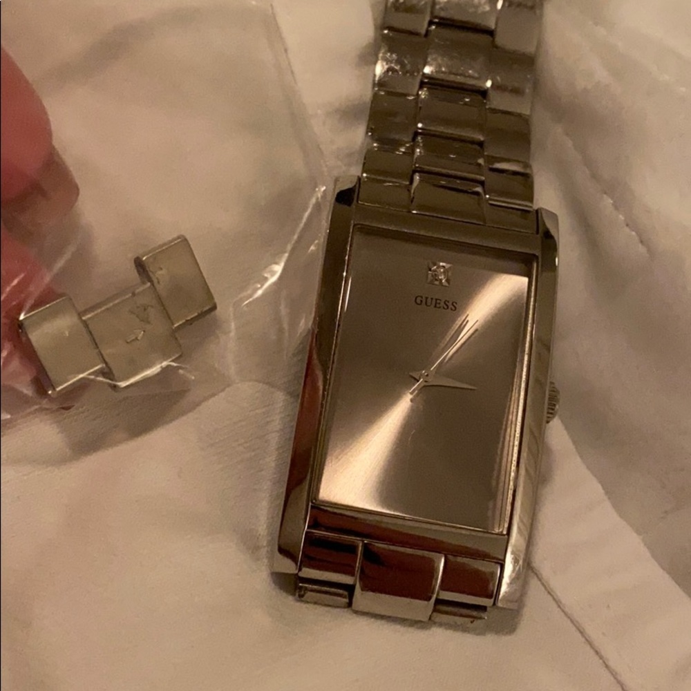 Guess sliver watch - Picture 5 of 5